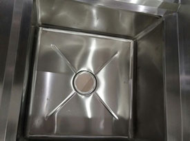 厨房设备：不锈钢制品